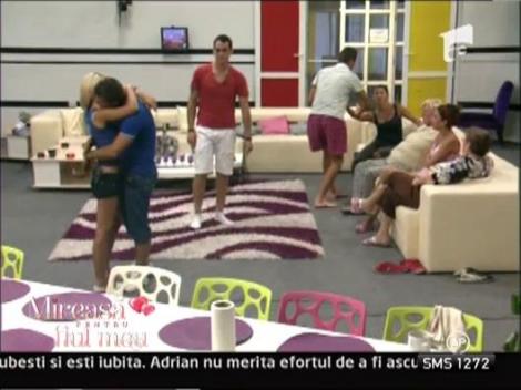 Concurentii sarbatoresc ziua de nastere a lui Marian