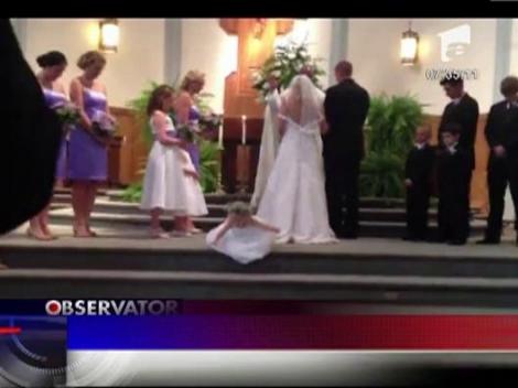 Domnisoara de onoare biruita de somn chiar in fata altarului