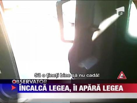 Soferii de microbuze care nu tin cont de siguranta pasagerilor incalca legea acoperiti de lege