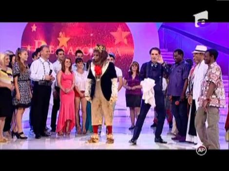 Nu si-a dat nimeni seama! Liviu Varciu, vedeta din spatele mastii lui “King Louie”!