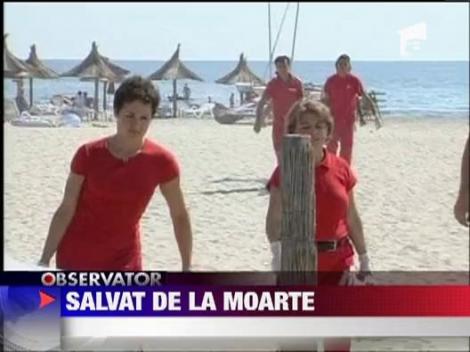 La un pas sa moara inecat dupa ce s-a aventurat cu salteaua in apele marii