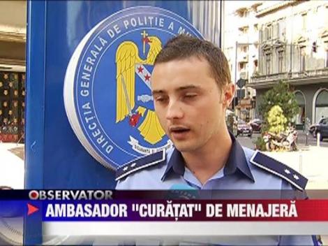 Ambasadorul Africii de Sud "curatat" de menajera