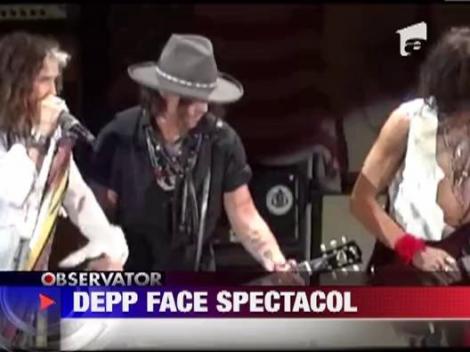 VIDEO! Johnny Depp este rockstar! Actorul a facut un show de zile mari alaturi de trupa Aerosmith!