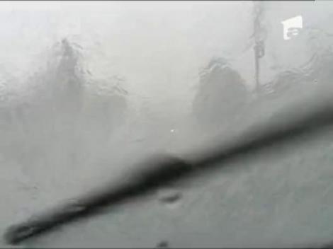 Ploi si vijelii, in weekend! Vremea se raceste treptat