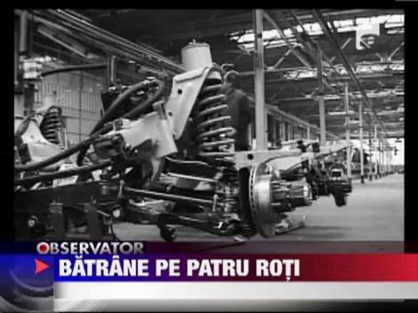 Masini de colectie, expuse intr-un centru comercial din Capitala