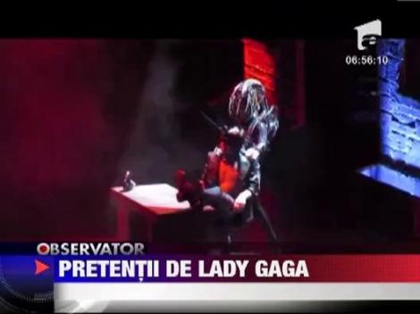 Lady Gaga a cerut maseur pentru cainele ei, flori fara miros si internet in cabina!