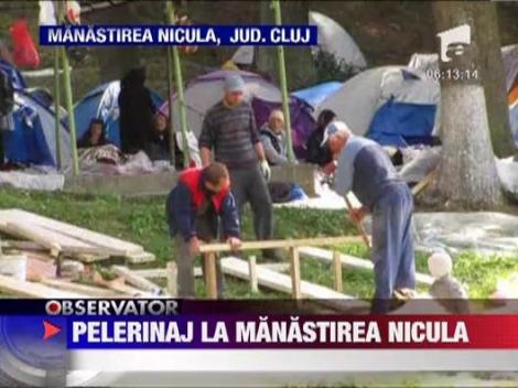 Pelerinaj in genunchi la manastirea Nicula de Sfanta Marie