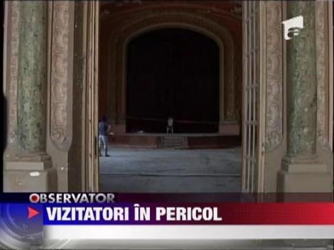 Turistii care viziteaza Cazinoul din Constanta, in pericol. Cladirea risca sa se prabuseasca