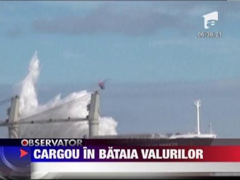 O puternica furtuna a provocat esuarea unui cargobot in Oceanul Pacific