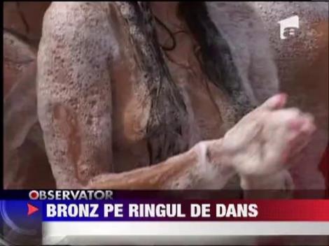 Petrecere in spuma pe plajele din Mamaia