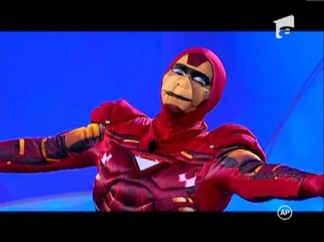 Iron Man canta muzica populara maramureseana. Vezi ce vedeta l-a intruchipat pe omul de fier la "Demascarea"!