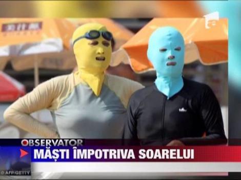 Chinezii fac baie cu cagulele pe fata
