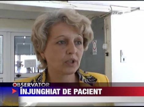 Asistent de pe ambulanta, injunghiat de o pacienta