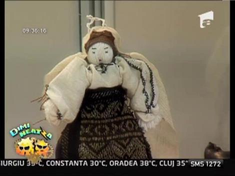 Cum se jucau copiii altadata: papusi din carpe si leagane din lemn, la Muzeul National de Istorie