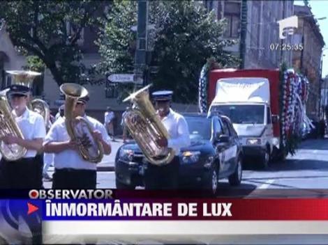 Inmormantare de lux la Timisoara. Cortegiul funerar a blocat un bulevard intreg