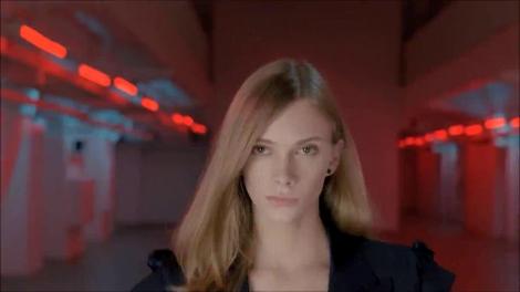 "Nu te lasa inselat de aparente" - motto-ul noului model Toyota, intr-o reclama surprinzatoare