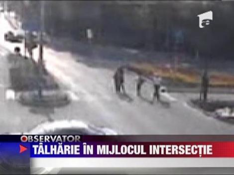 Slatina: O femeie a fost talharita in mijlocul unei intersectii
