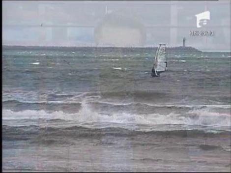 Vreme buna de windsurfing pe litoral