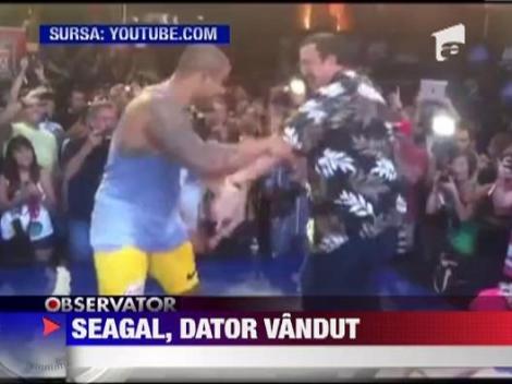 Steven Seagal are datorii de sute de mii de dolari la FISC
