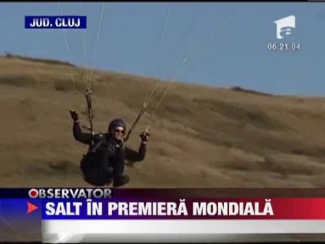 Premiera mondiala la Cluj: Sare cu parasuta, in tandem, apoi aterizeaza cu o parapanta