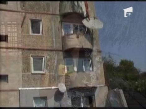 Explozie puternica intr-un bloc din Resita! Trei persoane au fost ranite