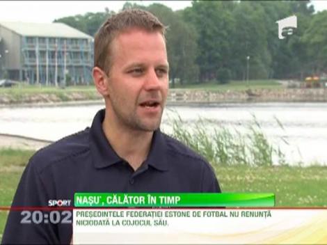 Presedintele Federatiei de Fotbal din Estonia poarta cojoc si blugi rupti!