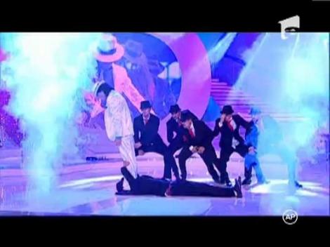 Omagiu pentru "Rege": Michael Jackson a cantat la Demascarea! Afla ce vedeta l-a interpretat!