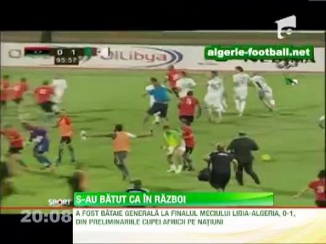 Razboi pe teren la finalul meciului Libia - Algeria din preliminariile pentru Cupa Africii.