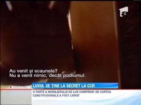 Luxul se tine la secret la Curtea Constitutionala! Mobilierul cu foita de aur, pazit de muncitori