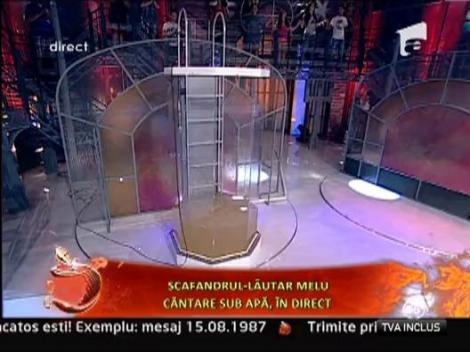 Lautarul scafandru Melu canta la Un show pacatos