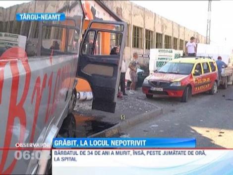Accident socant pe o sosea din  Targu-Neamt! Un taximetrist a murit strivit de un autobuz