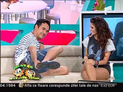 Dani, "atacat" cu un pantof de Razvan