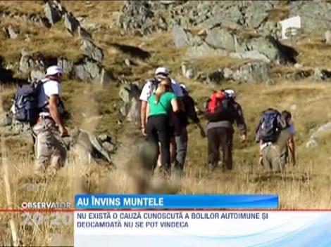 Doi pacienti cu boli auto-imune au urcat pe masivul Moldoveanu