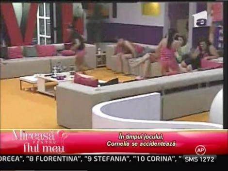 Fetele s-au jucat "Leapsa"! Cornelia s-a accidentat la glezna in timpul jocului