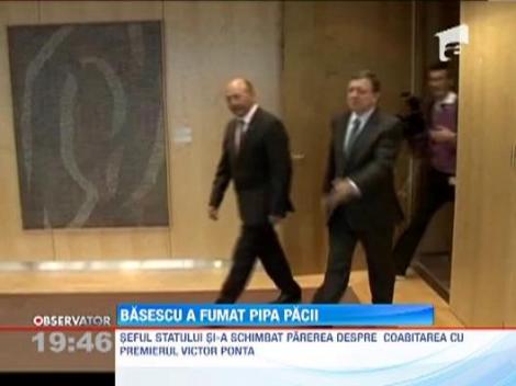 Traian Basescu a fumat si pipa pacii