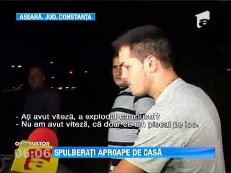 Familie spulberata pe trotuar