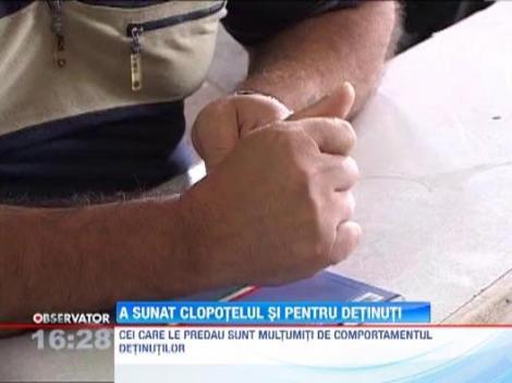 A sunat clopotelul si pentru puscariasi