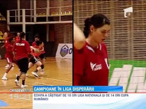 Handbalistele de la Oltchim, in "liga" disperarii: Nu mai exista bani pentru salarii, deplasari si pregatire