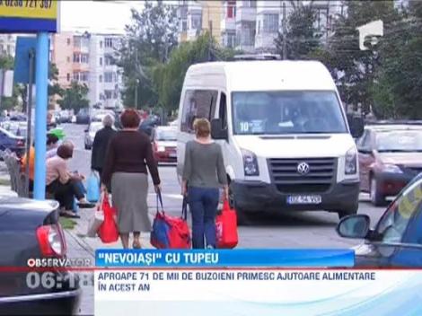 Nevoiasi cu tupeu: Primesc ajutoare de la UE, dar le "cara" cu taxiul!