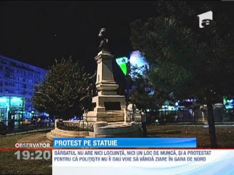Protest pe statuia liberalului I. Ghe. Duca