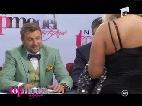 Frumusetea nu are varsta: Doua concurente de peste 50 de ani au vrut sa-l impresioneze pe Bote