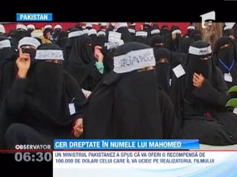 Un ministru pakistanez ofera 100.000 de dolari pentru "capul" producatorului filmului "Inocenta Musulmanilor"