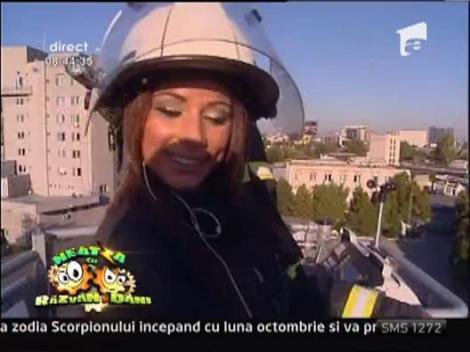 Roxana Vancea este ceruta in casatorie de un pompier, la 70 de metri inaltime!