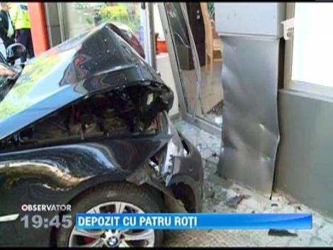 Un ofiter de marina a facut un depozit bancar mai putin obisnuit - o masina de lux