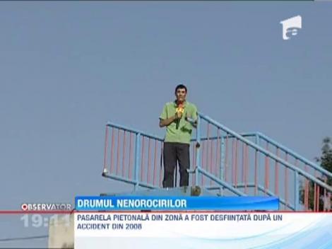 Doi oameni aproape ca au fost spulberati de un autocar pe Drumul National 1