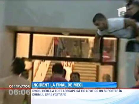 Un suporter stelist a primit un pumn de la un steward dupa ce a incercat sa-l loveasca pe Herea