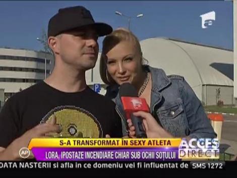 Lora a pozat seducator chiar sub ochii sotului!