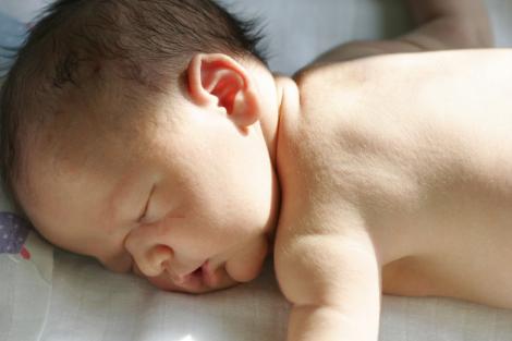 Nasterea in apa, fara durere si fara stres. Ce spune Michel Odent, "parintele" nasterii subacvatice