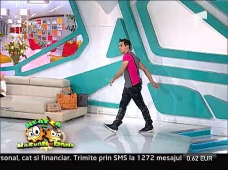 Razvan face parada modei prin platou