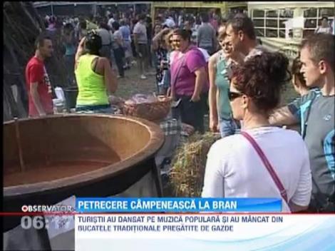 Cele mai bune preparate traditionale se pregatesc la Festivalul "Ravasitul Oilor" de la Bran